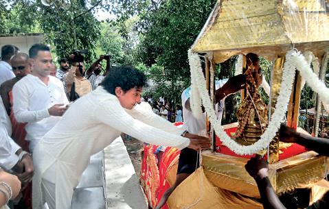 79th Mihindu Maha Perahera of Heenatiyana Purana Pothgul Viharaya to traverse the streets