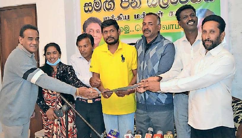 மாநகர சபை, பிரதேச சபை உறுப்பினர்கள் யானையிலிருந்து பலர் தாவினர்