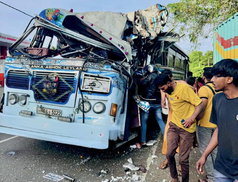 வாகன விபத்தில் நால்வர் காயம்
