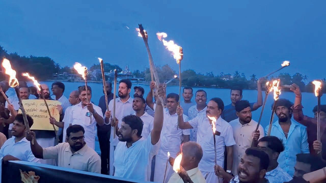 'அணையா விளக்கு’ தணியா இலக்கு