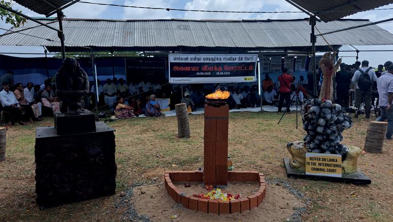 'அணையா விளக்கு' ஆர்ப்பாட்டம்