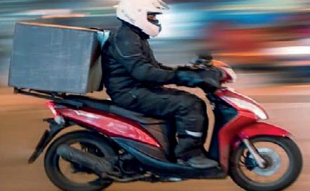 உணவு டெலிவரி ஊழியரான பல்கலைக்கழக பட்டதாரி