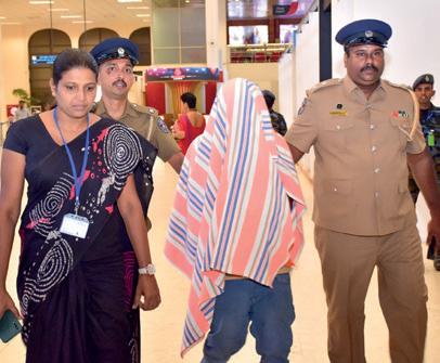 நாடு திரும்பும் போது ‘மிதிகம சஹான்' சிக்கினார்