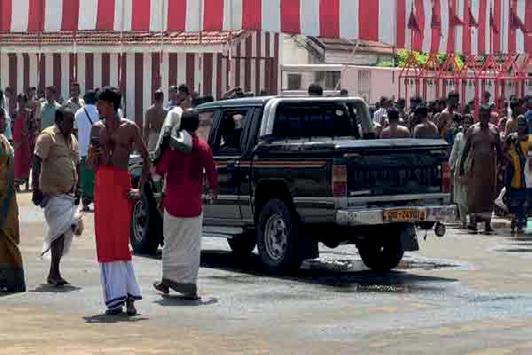 அத்துமீறி நுழைந்த இராணுவ வாகனம்