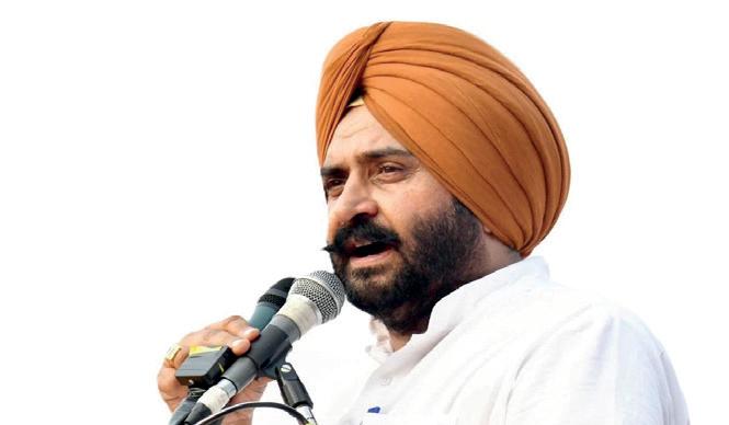 வன்புணர்வு வழக்கில் கைதான எம்.எல்.ஏ. துப்பாக்கியால் சுட்டுவிட்டு தப்பியோட்டம்