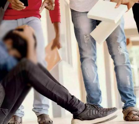 பகிடி வதை விவகாரம்: 7 மாணவிகளுடன் ஒன்பது பேர் கைது