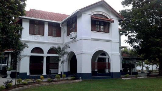 மஹிந்தவின் வீட்டுக்கு ஆப்பு