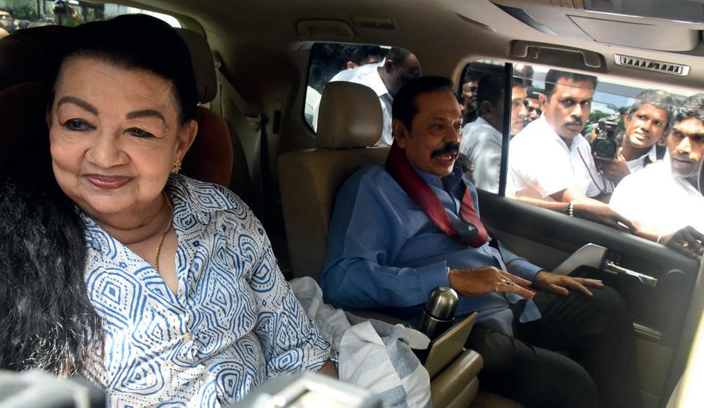 மஹிந்தவின் குடும்பம் விஜேராமவுக்கு விடைகொடுத்தது