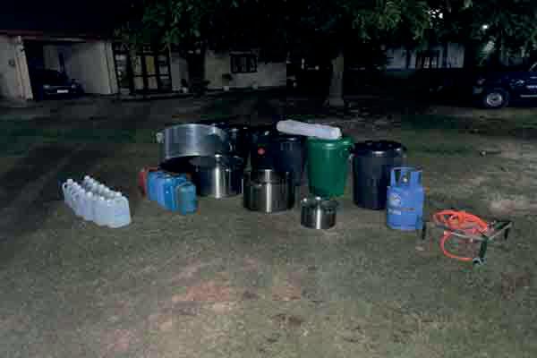 “ஐஸ்” தயாரித்த ஈரானியர்கள் பறந்தனர்