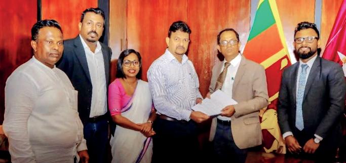 Govt. MPs submit motion to Speaker to remove Deshabandu