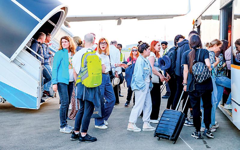 SL welcomes over 93,000 tourists in 1H of April, pushing YTD arrivals to over 816,000