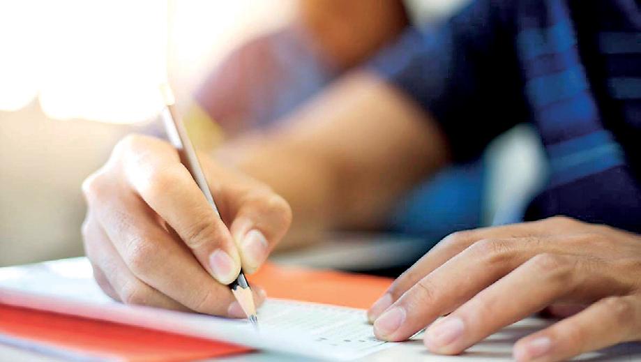 Incorrect qualifications to recruit Grade III accountants for Govt. service