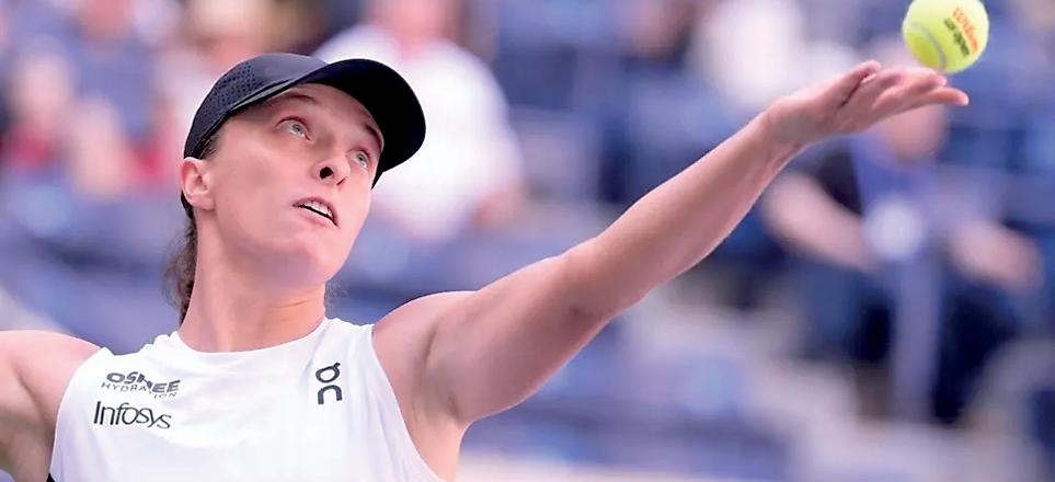 Swiatek begins title bid with comfortable win