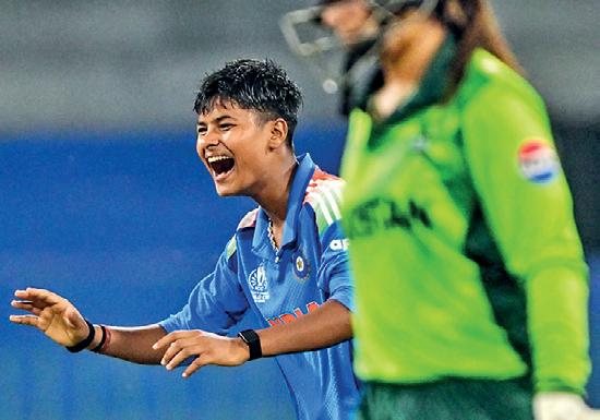 India beat Pakistan amid controversy, confusion – and bugs
