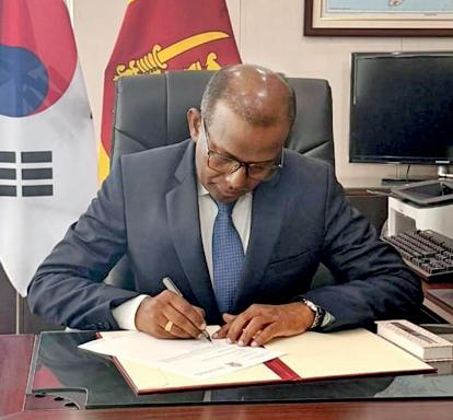 Ambassador designate of Sri Lanka to the Republic of Korea assumes duties