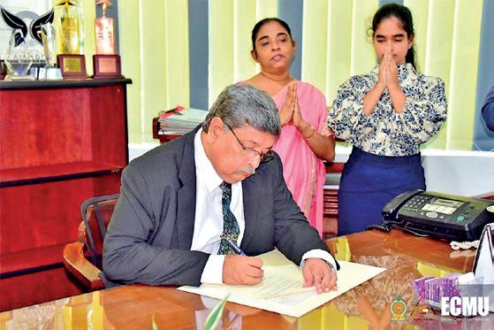 Rasika Peiris assumes duties as new Commissioner General of Elections