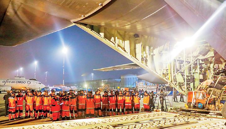 Pakistan sends fresh relief cargo and elite rescue team