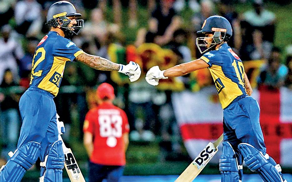 Sri Lanka lose momentum after rain