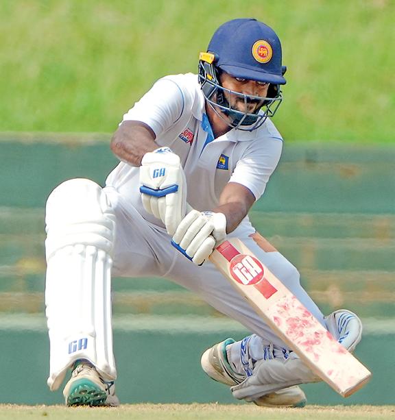 Defending champs Galle in dire straits
