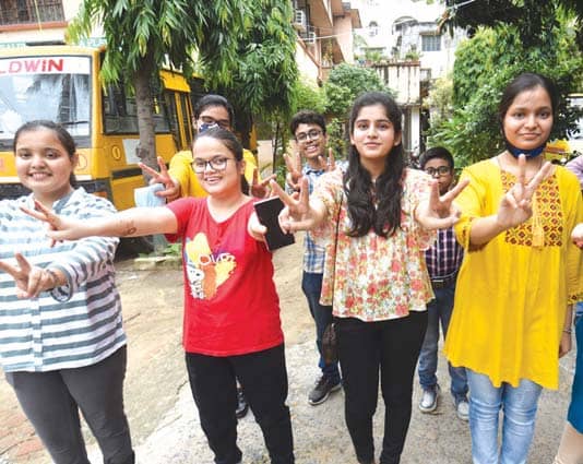 सीबीएसई 12वीं कक्षा के परिणाम घोषित, लड़कियों ने बाजी मारी