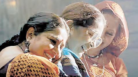 नीना गुप्ता की फिल्म 'आचारी बा' का ट्रेलर रिलीज