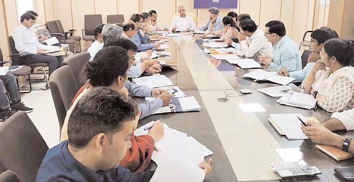 अतिरिक्त मुख्य सचिव ने ली अधिकारियों की बैठक, विभिन्न योजनाओं की समीक्षा कर दिए जरूरी दिशा-निर्देश