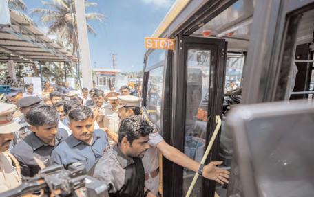 भाजपा की तमिलनाडु इकाई के प्रमुख अन्नामलाई, पार्टी नेताओं को पुलिस ने हिरासत में लिया
