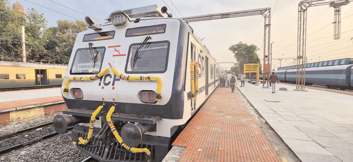 दक्षिण रेलवे ने चेन्नई उपनगरीय नेटवर्क में एसी ईएमयू सेवा शुरू की