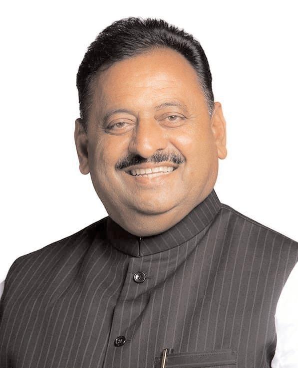 जनता कर्मचा‍री के चक्‍कर के लिए वादे कर देते हैं : महाराष्‍ट्र के नेता