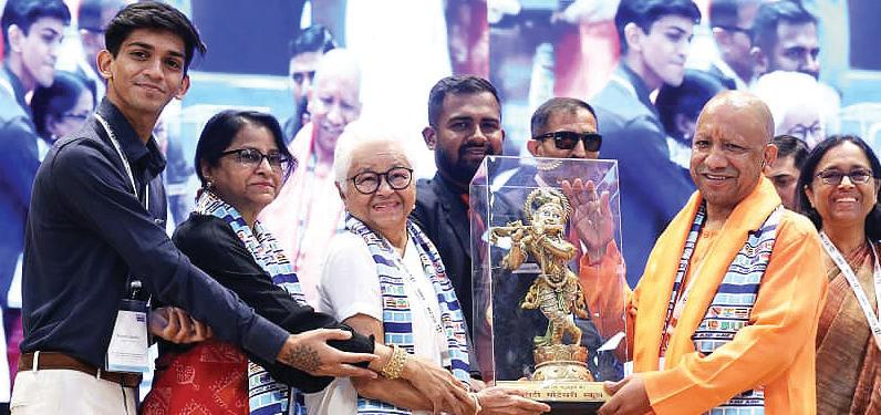भारत हजारों वर्षों से पूरी दुनिया को एक परिवार के रूप में मानता रहा है : योगी