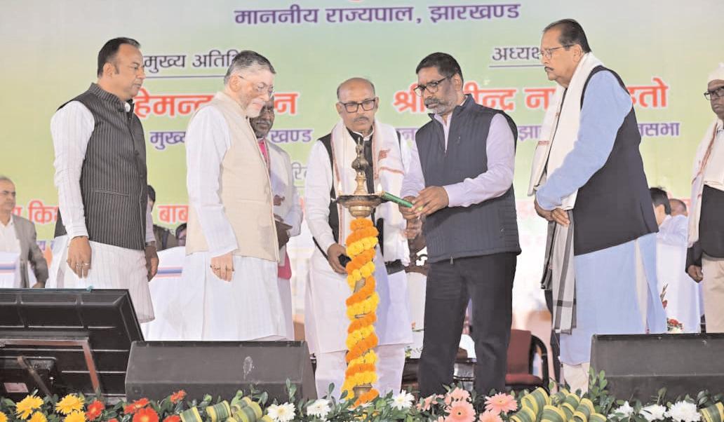 सत्तापक्ष, विपक्ष का उद्देश्य जनकल्याण और राज्य का विकास होना चाहिए : संतोष कुमार गंगवार