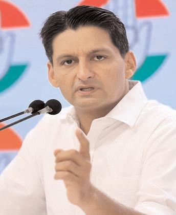 राजग सरकार में देश की अर्थव्यवस्था की स्थिति 'अनर्थव्यवस्था' की ओर बढ़ रही : हुड्‌डा