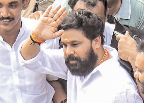 अभियोजन पक्ष दिलीप के खिलाफ साजिश साबित करने में ‘बुरी तरह’ विफल रहा : अदालत