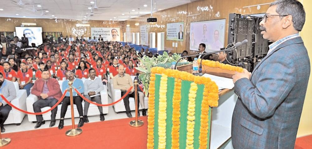 सोरेन ने आदिवासी चिकित्सा और इंजीनियरिंग उम्मीदवारों के लिए कोचिंग संस्थान का उद्घाटन किया
