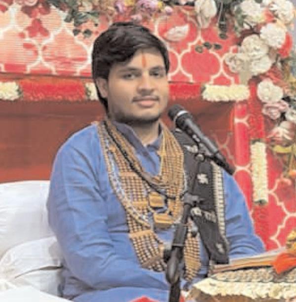 अहंकार को त्यागकर ही वास्तविक आनंद की प्राप्ति संभव : कथावाचक प्रियाशरण