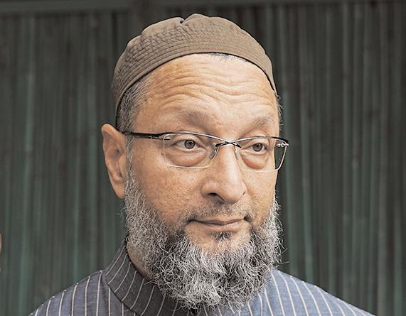 राजनीतिक दलों से पैसे ले लीजिए, शौचालय बनाने पर खर्च कर दीजिए : ओवैसी