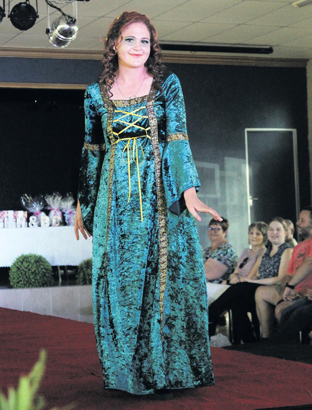 Opgetooi by jaarlikse modeparade