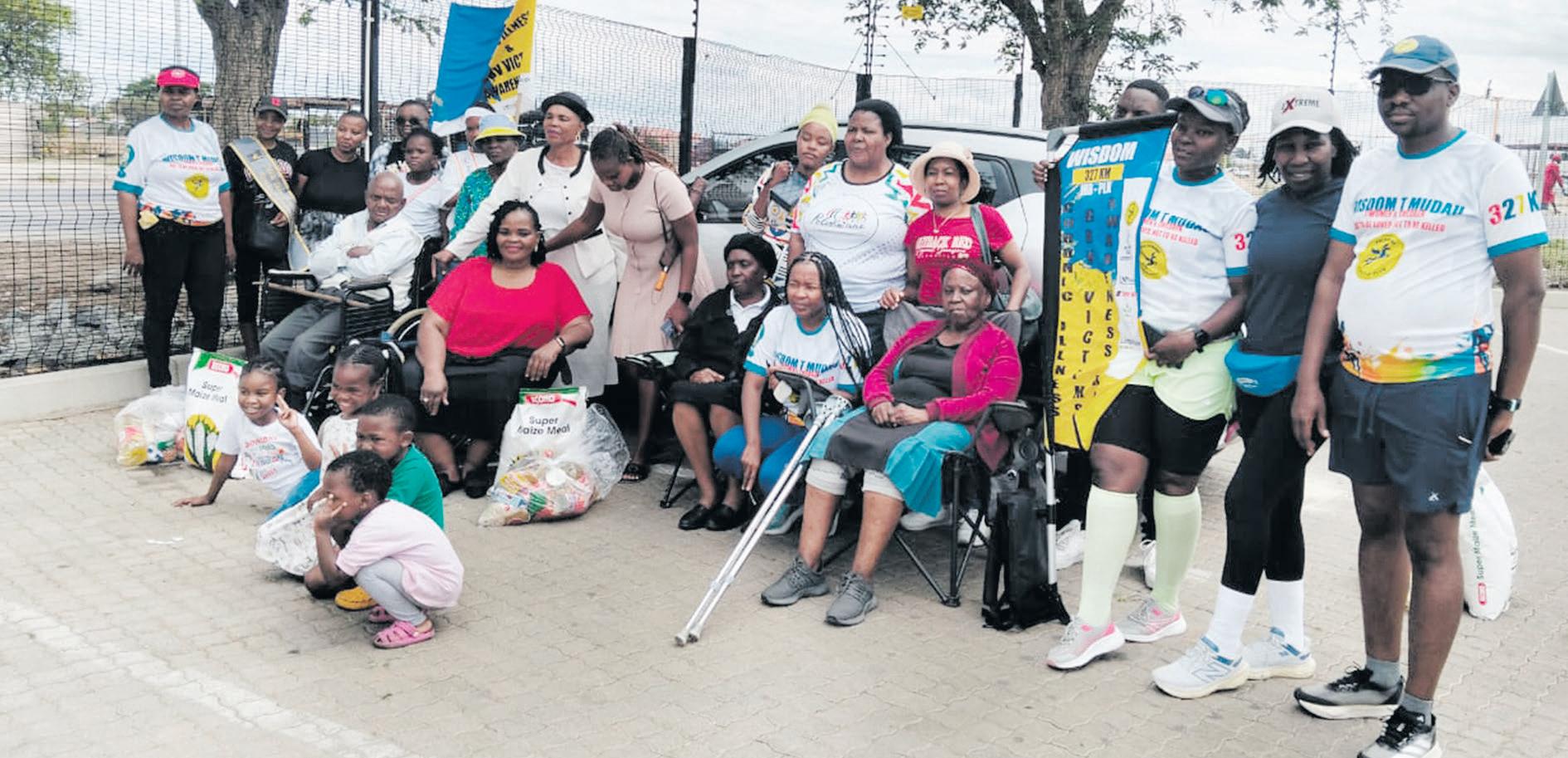 Runner donates food parcels