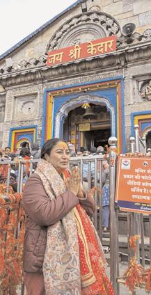 दिल्ली की मुख्यमंत्री ने केदारनाथ और बदरीनाथ के दर्शन किए