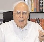 'सांप्रदायिक टिप्पणी करने वाले' न्यायाधीश के खिलाफ नोटिस पर धनखड़ ने कदम क्यों नहीं उठाया : सिब्बल