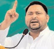 तेजस्वी ने कतार में लगे मतदाताओं से बिना वोट डाले नहीं लौटने की अपील