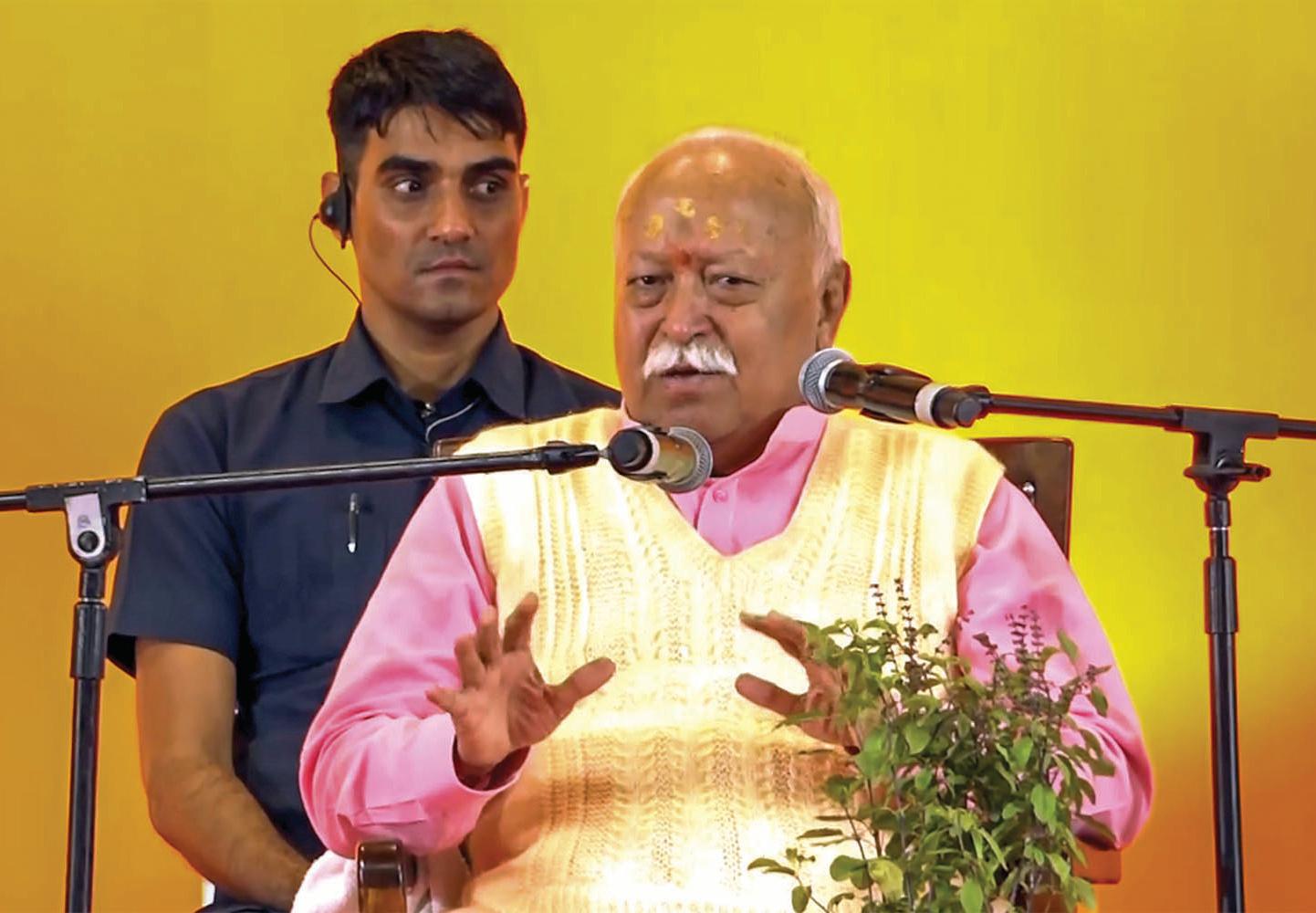 आरएसएस के बारे में पूर्वाग्रहों के आधार पर कोई राय न बनाएं युवा : भागवत