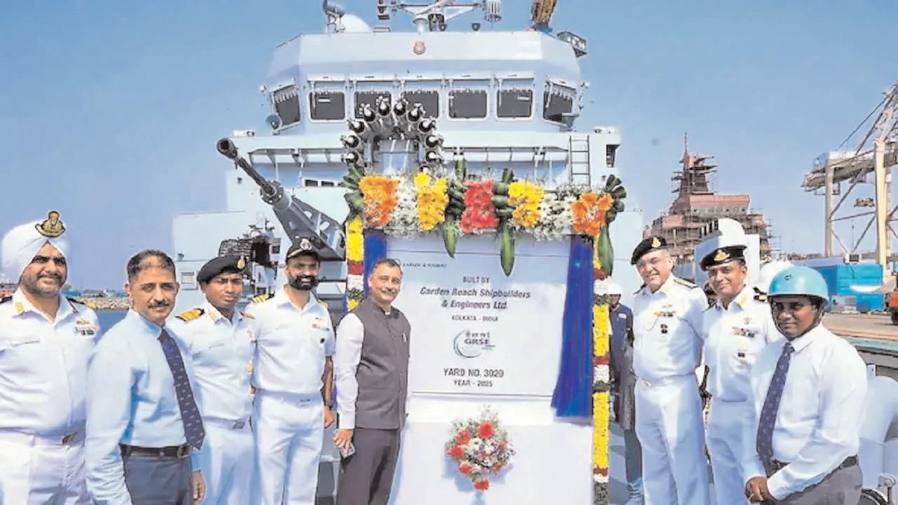 भारत की नीली सीमाओं की अजेय प्रहरी भारतीय नौसेना