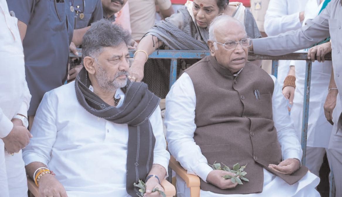 शमनुरु शिवशंकरप्पा का अंतिम संस्कार पूरे राजकीय सम्मान के साथ हुआ