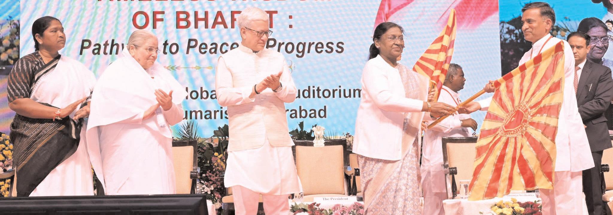 आधुनिकता और आध्यात्मिकता का संगम भारतीय संस्कृति की प्रमुख शक्ति है : मुर्मू
