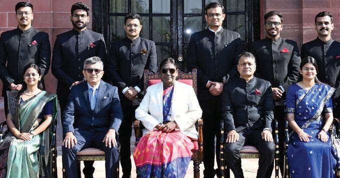 स्वदेशी उत्पादन को बढ़ावा देकर आत्मनिर्भर भारत अभियान का समर्थन करना अत्यंत आवश्यक : मुर्मू
