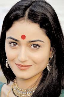 बॉलीवुड में मौके खोने का था डर, इसलिए त्रिधा चौधरी ने हॉलीवुड प्रोजेक्ट से बनाई दूरी