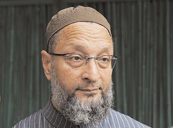 राजनीतिक दलों से पैसे ले लीजिए, शौचालय बनाने पर खर्च कर दीजिए : ओवैसी