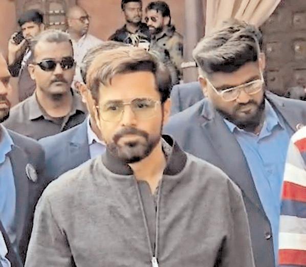 इंटरनेशनल काइट फेस्टिवल में पहुंचे इमरान हाशमी