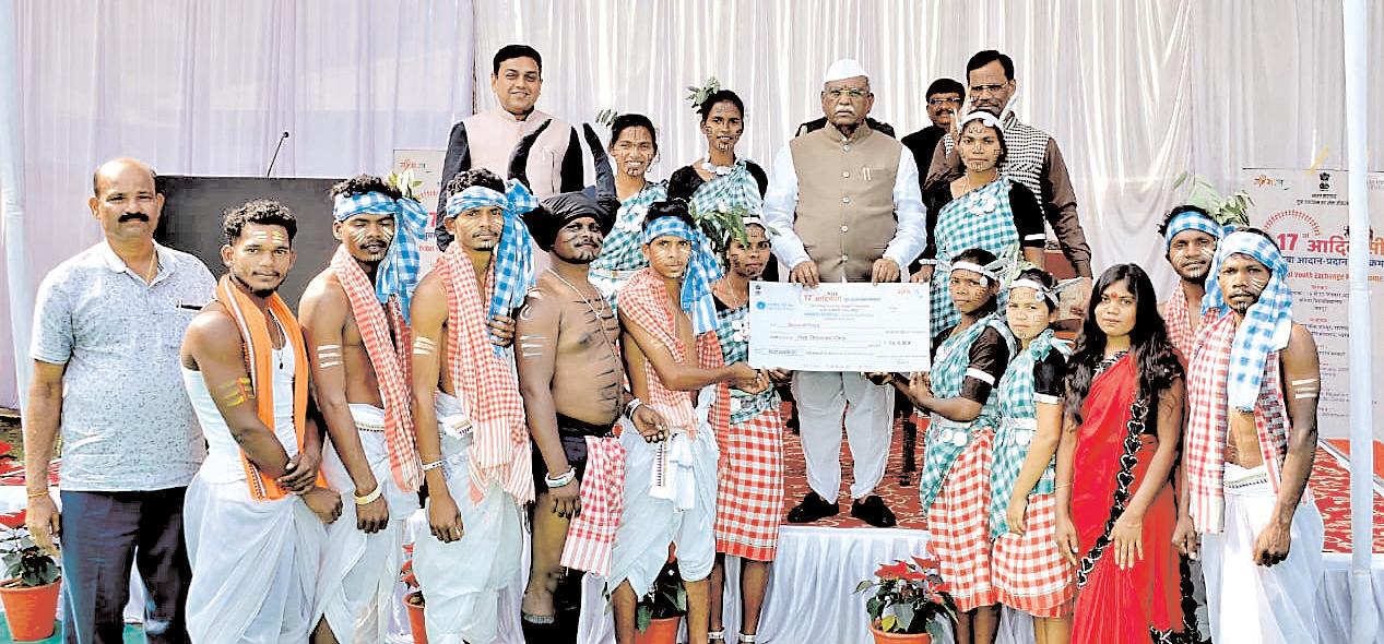 आदिवासी युवाओं को शिक्षा के बाद उच्च सरकारी पदों का लक्ष्य रखना चाहिए : बागड़े